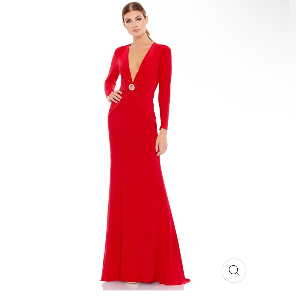 Mac Duggal GATHERED PEARL LONG SLEEVE KEYHOLE GOWN. Style 26514. Size 6